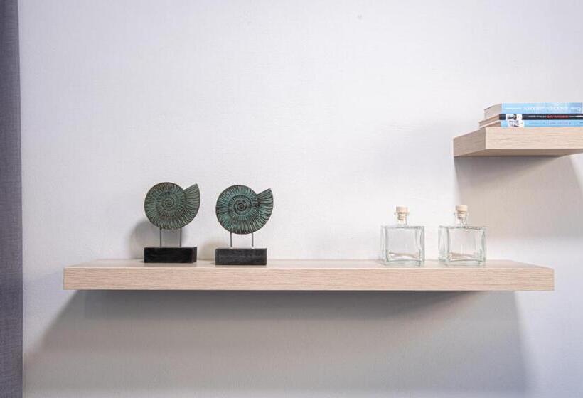 غرفة قياسية ثلاثية, Riviera