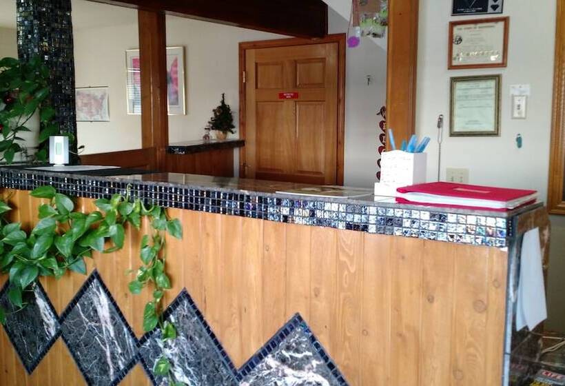 Номер Стандарт, Going To The Sun Inn & Suites