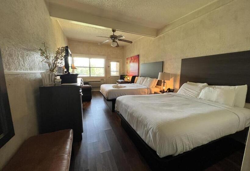 غرفة عائلية, Mountain Harbor Queen Guest Room On Lake Ouachita By Redawning