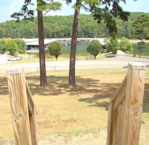 패밀리 룸, Mountain Harbor Queen Guest Room On Lake Ouachita By Redawning