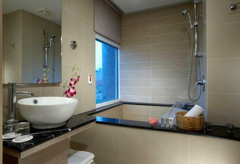 اتاق لوکس, Hua Ge Hot Spring