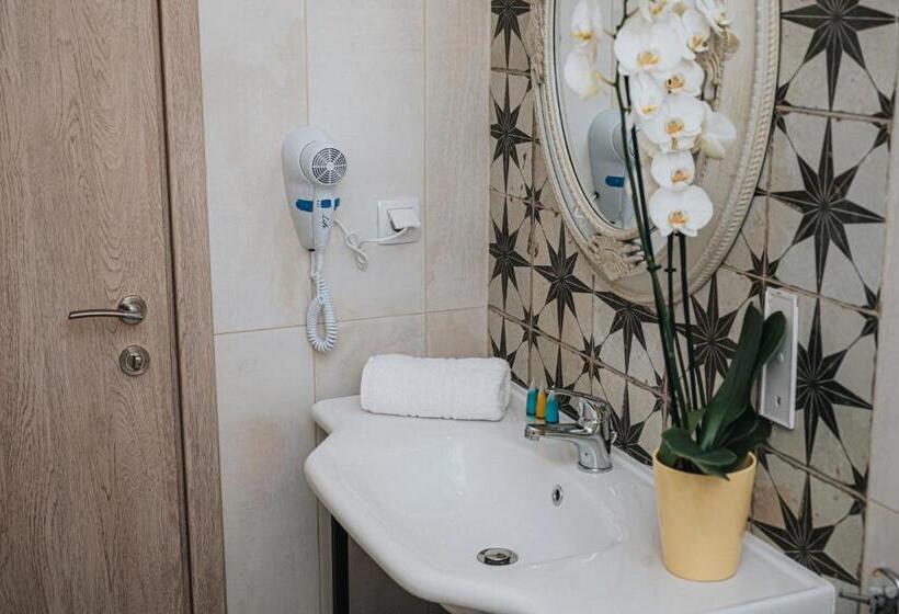 غرفة قياسية, Parthenon Art Executive Wing