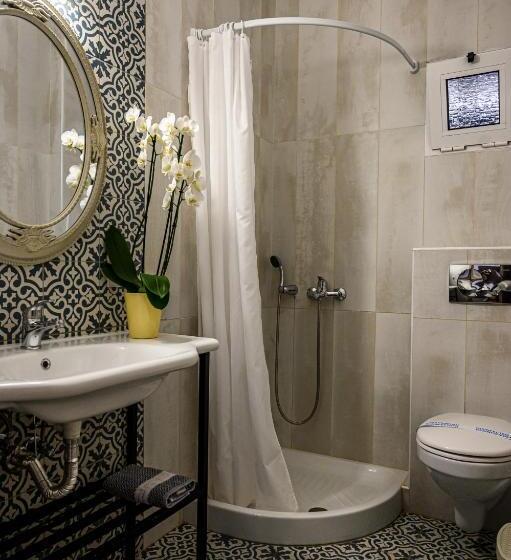 غرفة ديلوكس ثلاثية, Parthenon Art Executive Wing