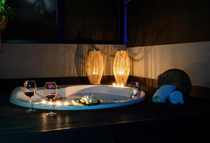 غرفة ديلوكس ثلاثية, Parthenon Art Executive Wing