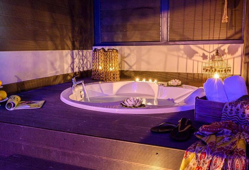 غرفة ديلوكس, Parthenon Art Executive Wing