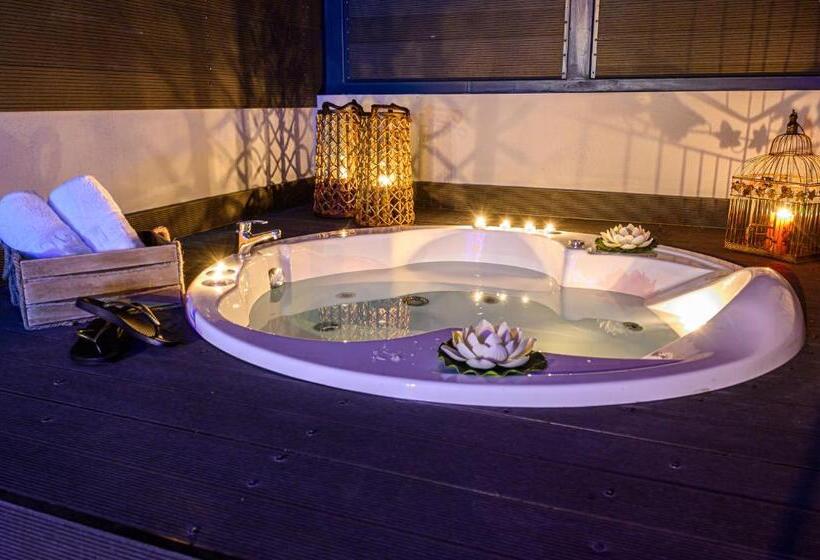 غرفة ديلوكس, Parthenon Art Executive Wing