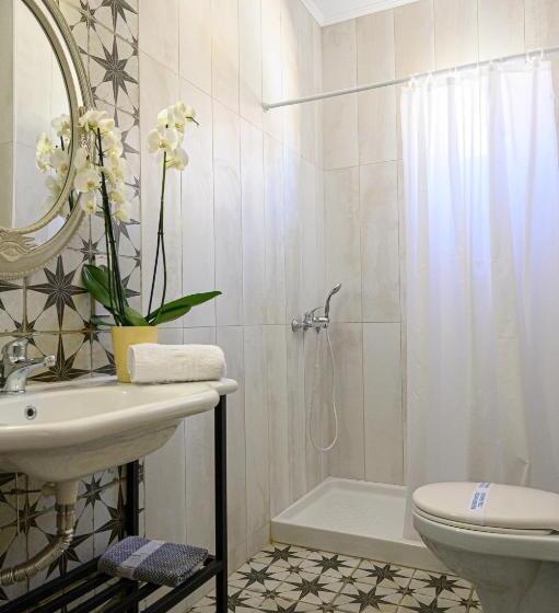 غرفة عائلية, Parthenon Art Executive Wing