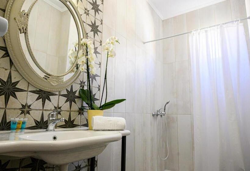 غرفة عائلية, Parthenon Art Executive Wing