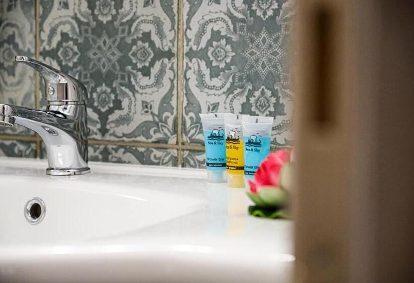 غرفة ديلوكس ثلاثية مطلة على البحر, Parthenon Art Executive Wing