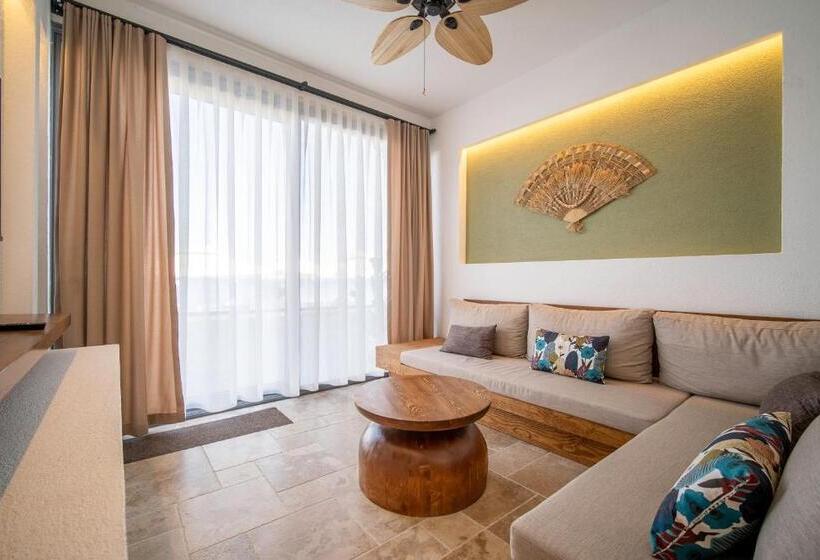 חדר סטנדרט לשלושה, Yali Sui̇tes