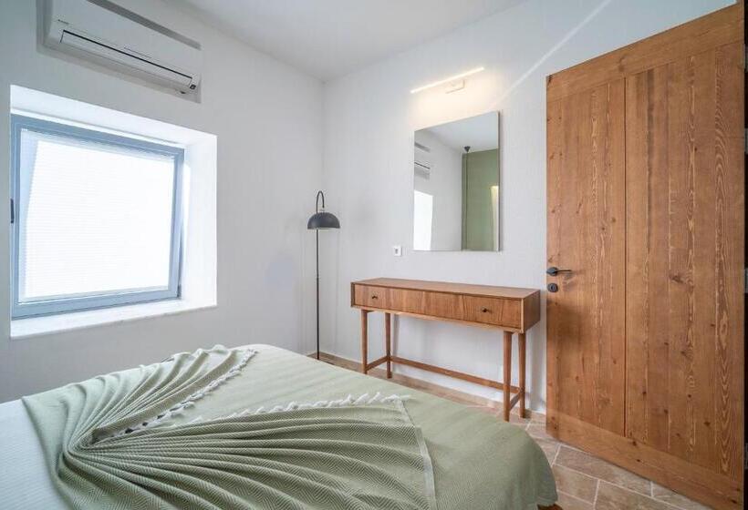 חדר סטנדרט לשלושה, Yali Sui̇tes