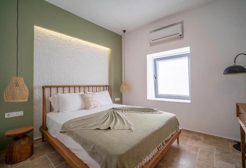 חדר סטנדרט לשלושה, Yali Sui̇tes