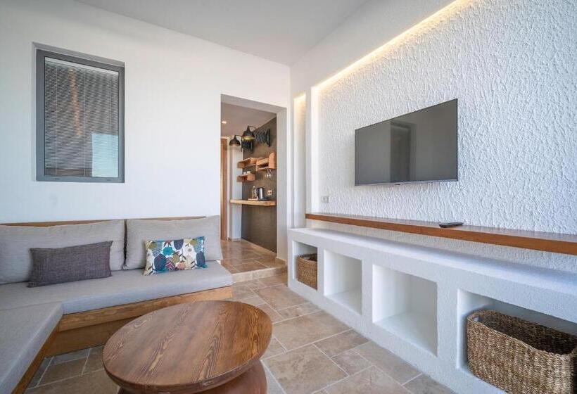 חדר סטנדרט לשלושה, Yali Sui̇tes