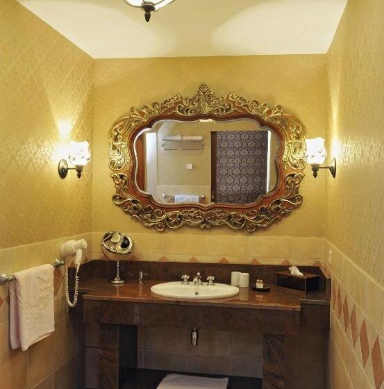 디럭스 룸 킹사이즈 침대, Burg Hotel Romantik