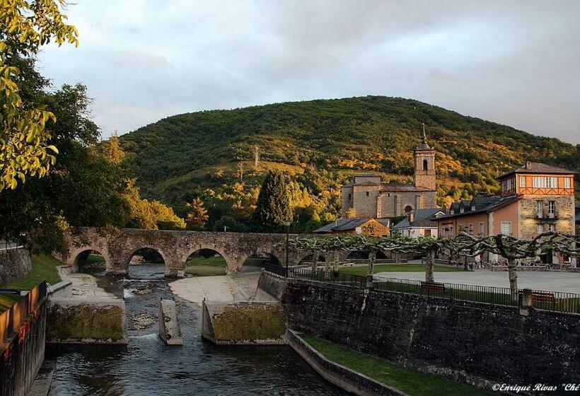 חדר משפחתי, Hostal El Palacio