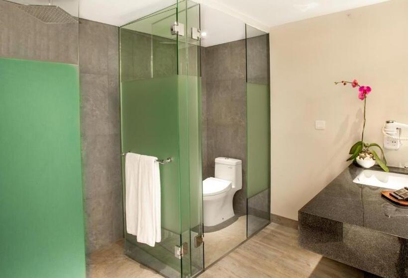 Полулюкс, Daun Bali Seminyak