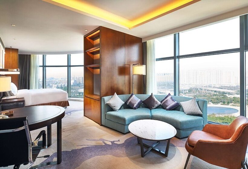 Номер Executive, Doubletree By Hilton Ningbo Beilun