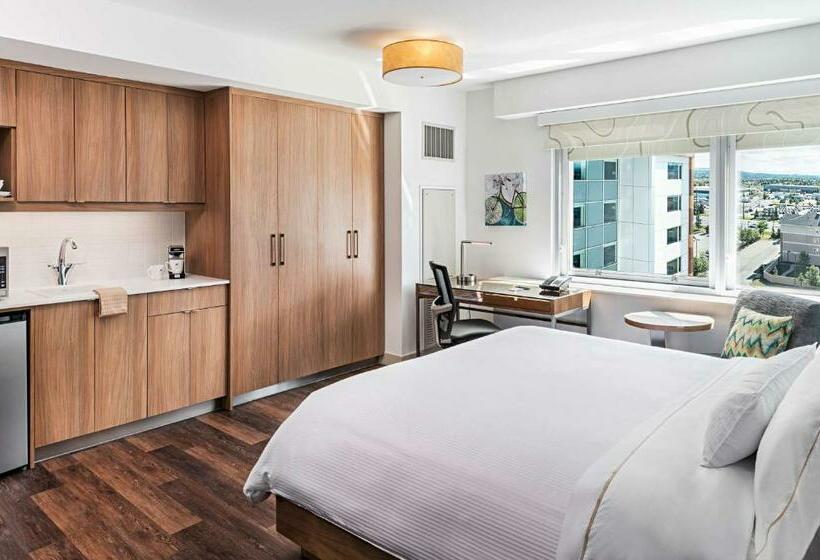 带大床的标准间, Element Calgary Airport