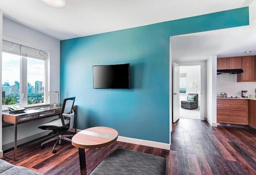 带双人大床的行政管理套房, Element Calgary Airport