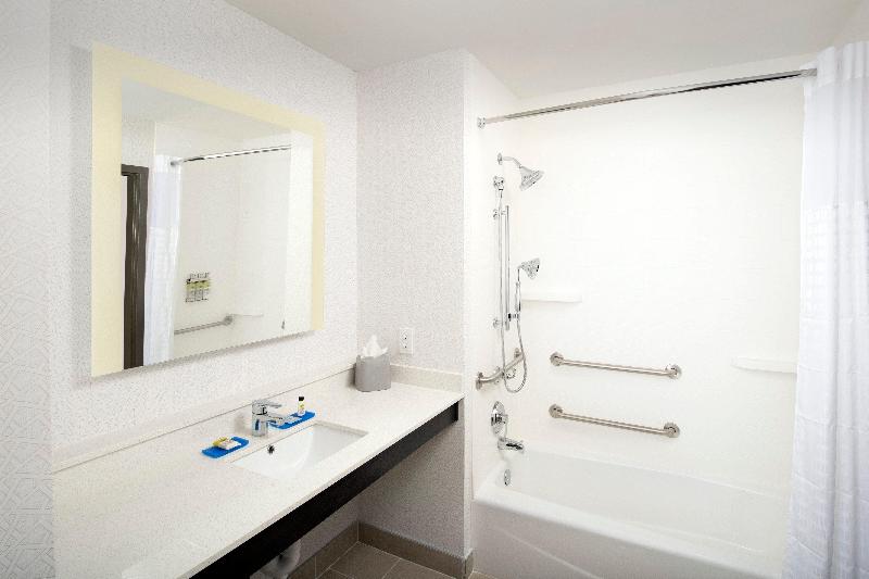 Номер Стандарт, Holiday Inn Express Pensacola Downtown, An Ihg