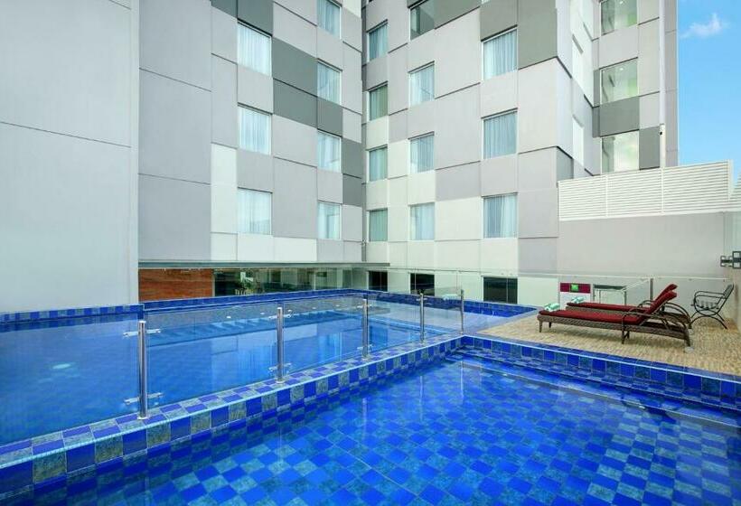 Номер Superior, Ibis Styles Makassar Sam Ratulangi