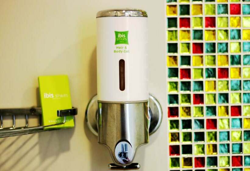 Номер Superior, Ibis Styles Makassar Sam Ratulangi