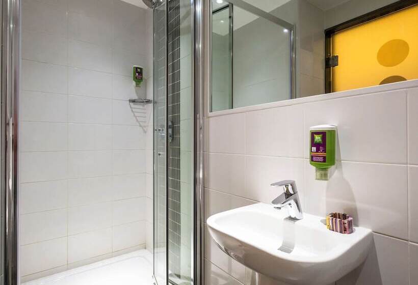 ダブルベッドスタンダードルーム, Ibis Styles Nairobi Westlands