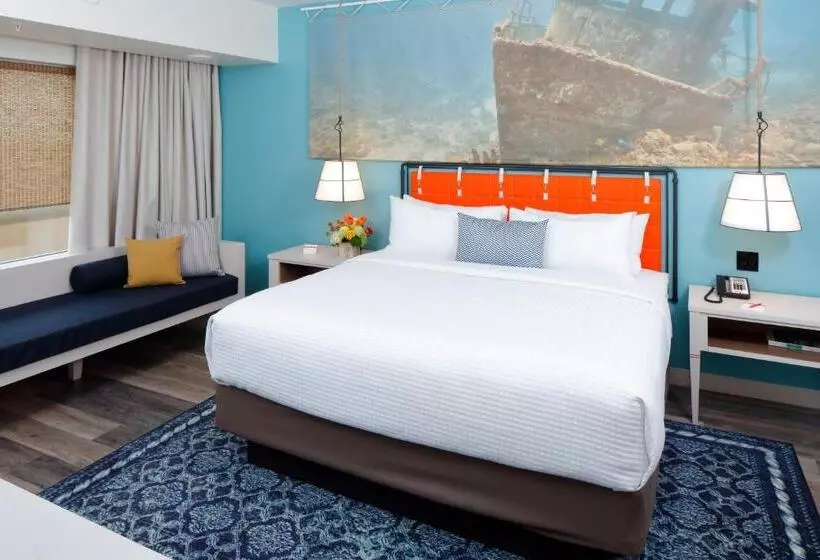 キングサイズベッドのスイートルーム, Indigo Orange Beach   Gulf Shores, An Ihg
