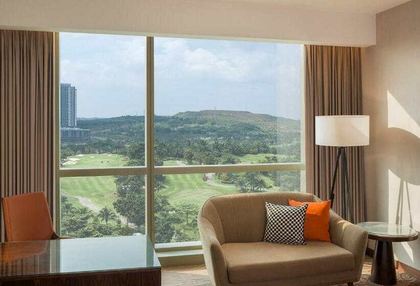 带大床的俱乐部房间, Le Méridien Putrajaya