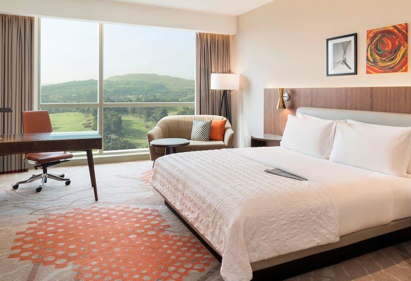 带大床的俱乐部房间, Le Méridien Putrajaya