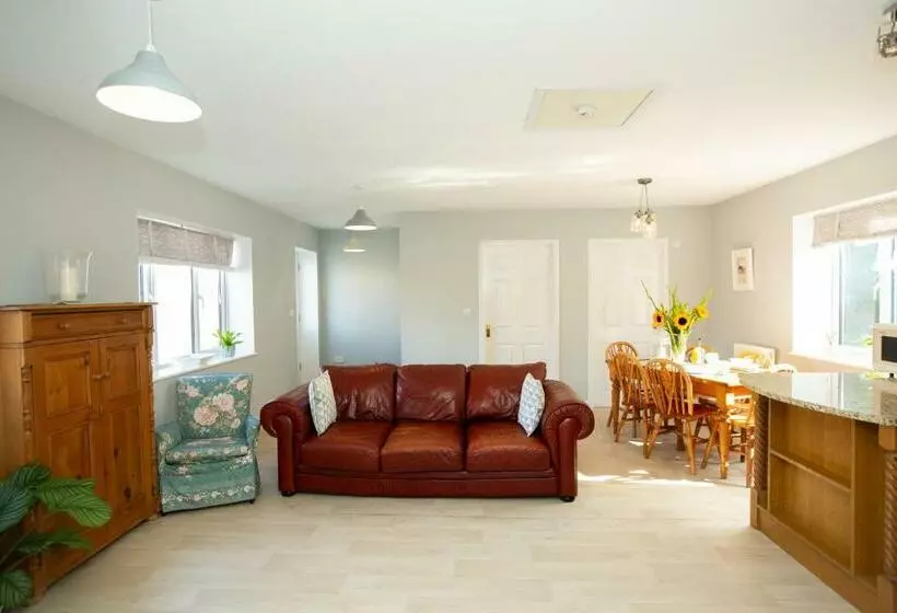 ２ベッドルームハウス, Pidley Bottom Cottages   Luxury Sc Rooms   Fully Furnished And Equipped   Kitchen   Towels And Linen