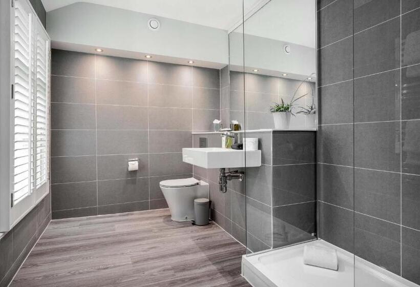 スタンダードスタジオ, The Regent Apart