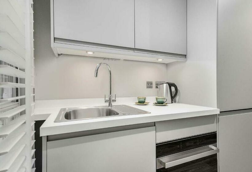 スタンダードスタジオ, The Regent Apart