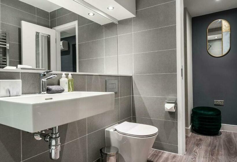 スタンダードスタジオ, The Regent Apart