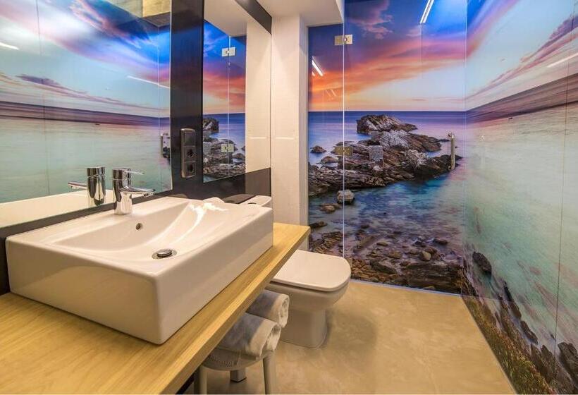 חדר סטנדרט לשלושה, Zerupe