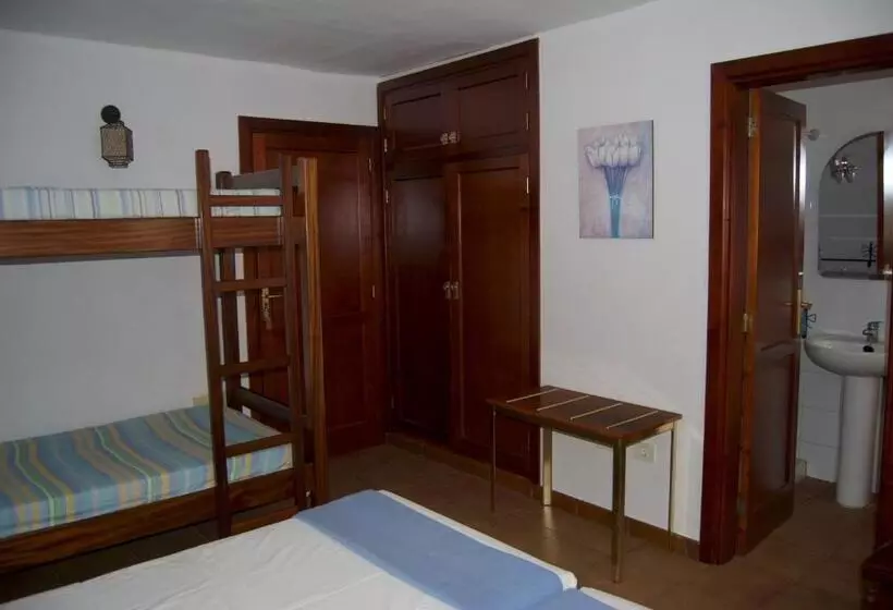 اتاق استاندارد چهار تخته, La Hoyilla Hostel   La Aldea