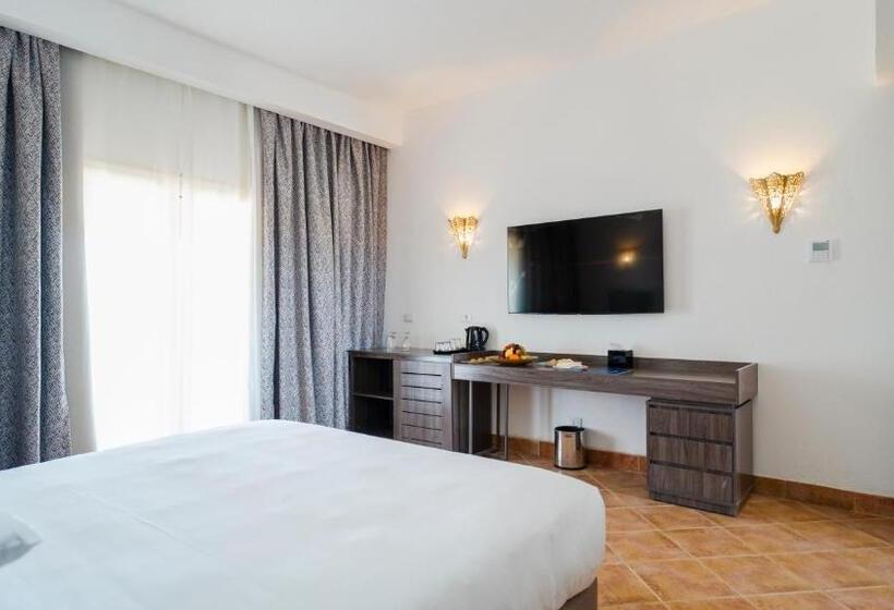 اتاق لوکس با چشم‌انداز استخر, Pickalbatros Villaggio Aqua Park   Portofino Marsa Alam