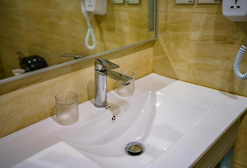 اتاق خانوادگی, Petra Icon