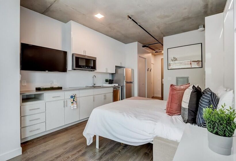 استودیوی استاندارد, Kenect Phoenix