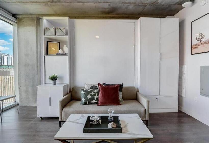 استودیوی سوپریور, Kenect Phoenix