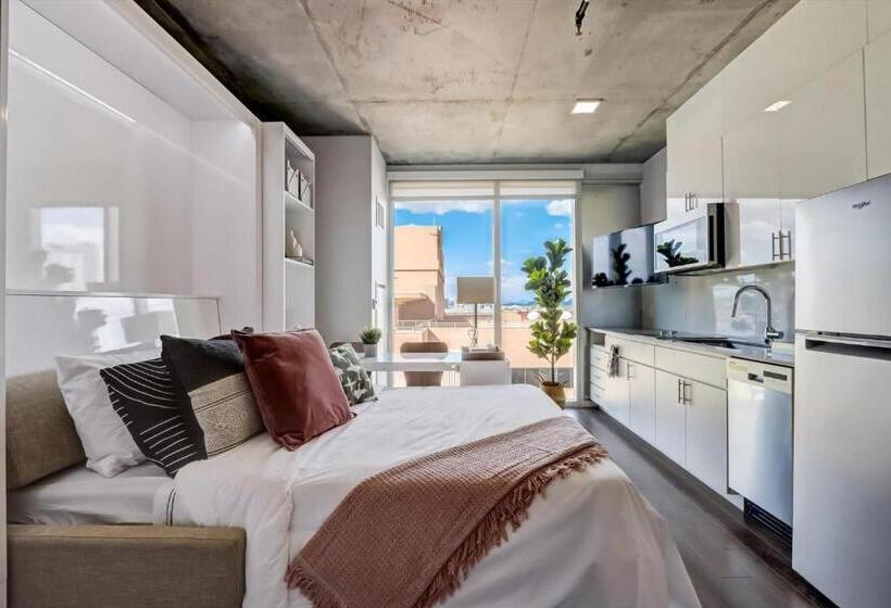 استودیوی سوپریور, Kenect Phoenix