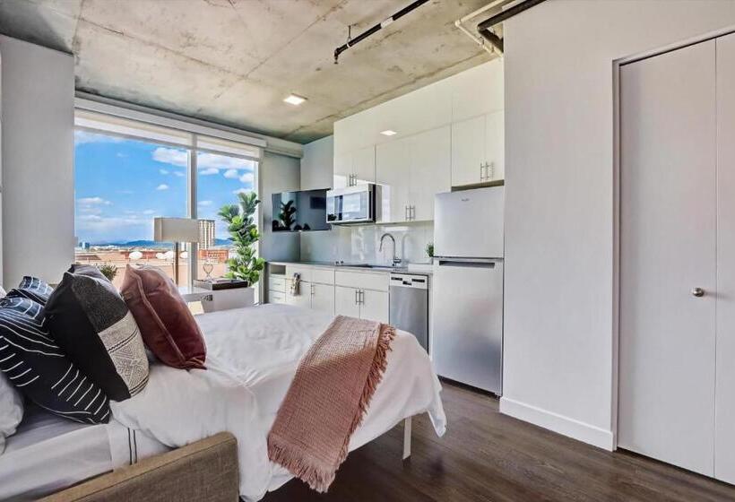 استودیوی سوپریور, Kenect Phoenix