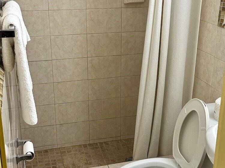 غرفة قياسية, Motel 301