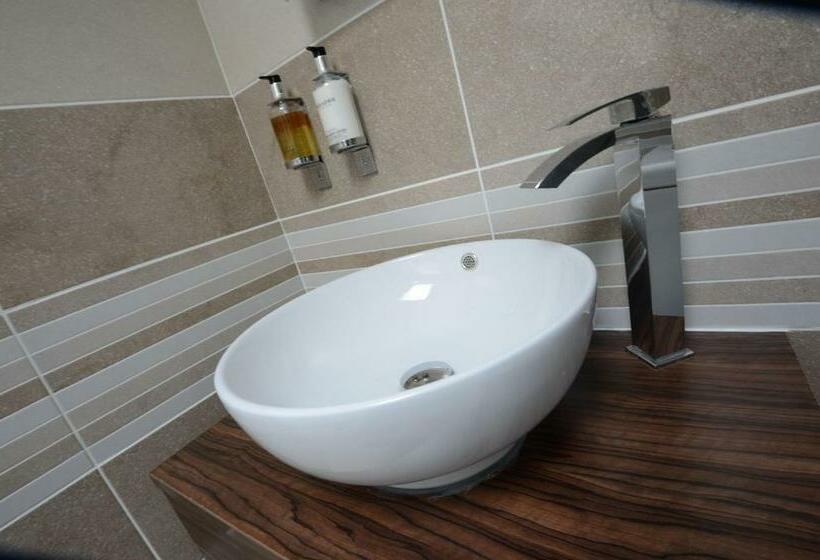 غرفة قياسية, Grove House