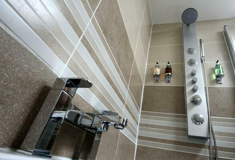 غرفة قياسية, Grove House