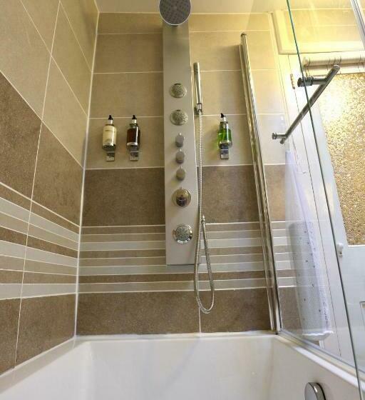 غرفة قياسية, Grove House