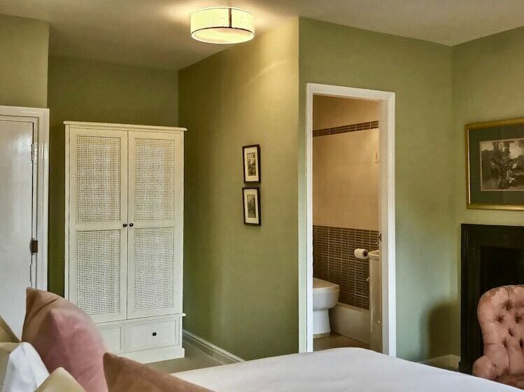 غرفة قياسية سرير كينج, Grove House