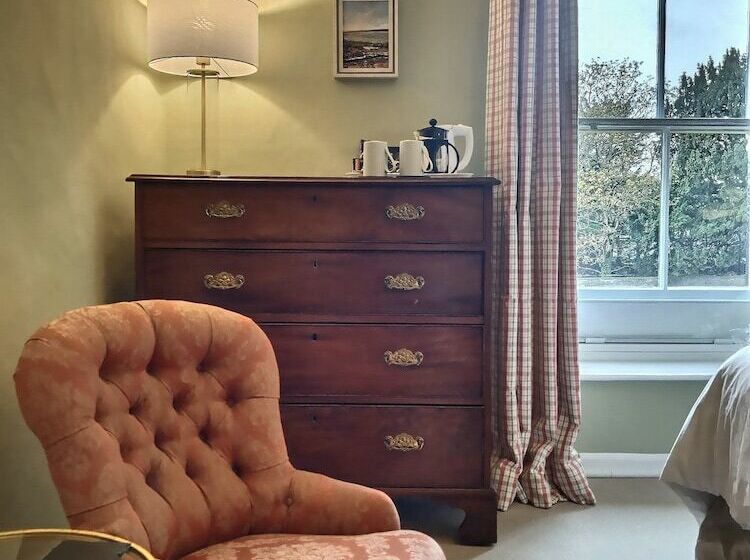 غرفة قياسية سرير كينج, Grove House