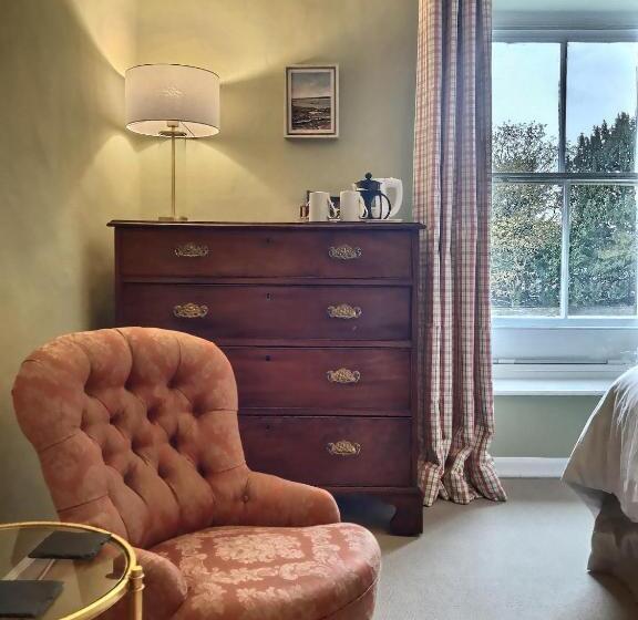 غرفة قياسية, Grove House