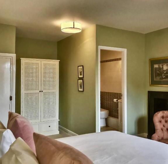 غرفة قياسية, Grove House